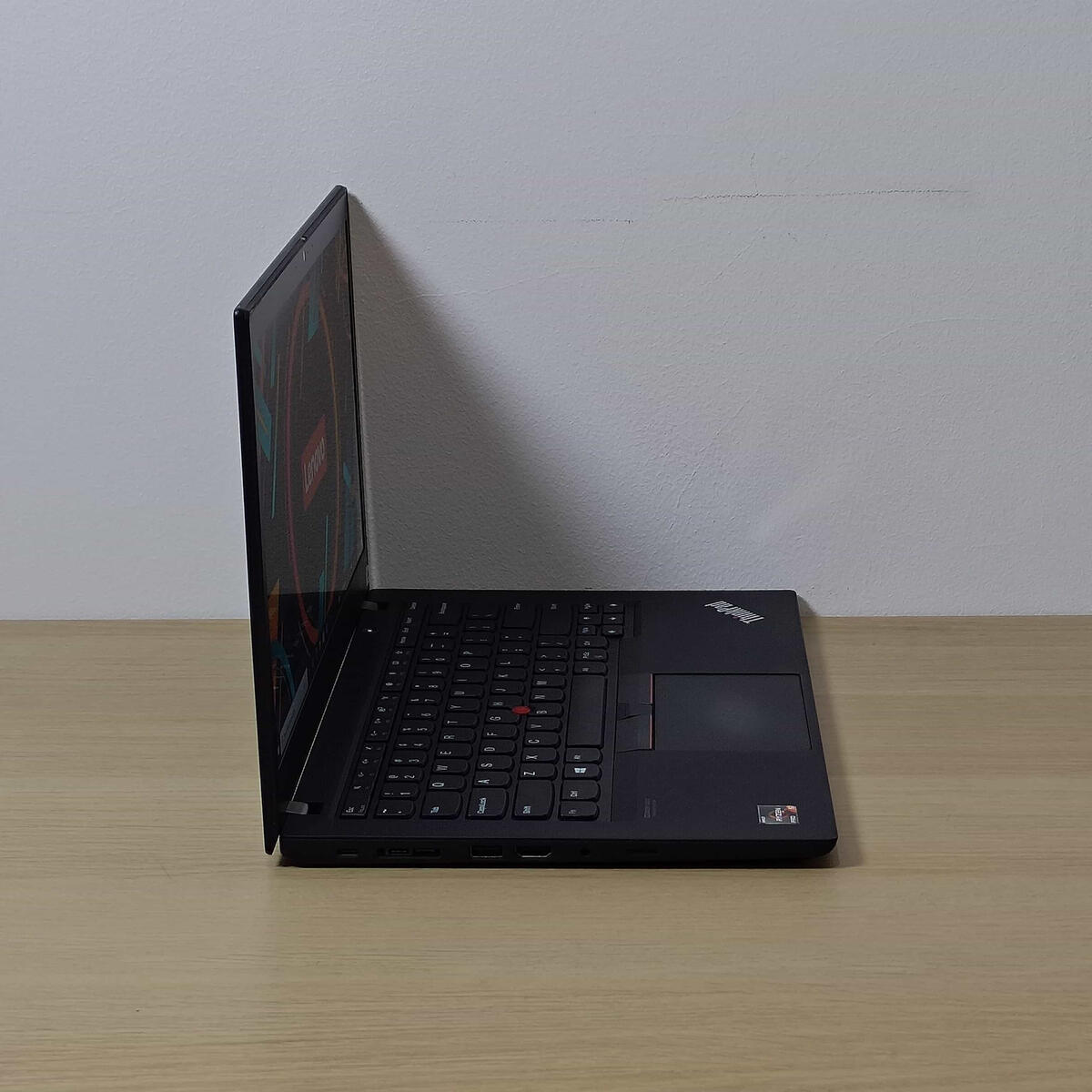 Lenovo Thinkpad T14 Samping Kanan Butik Laptop