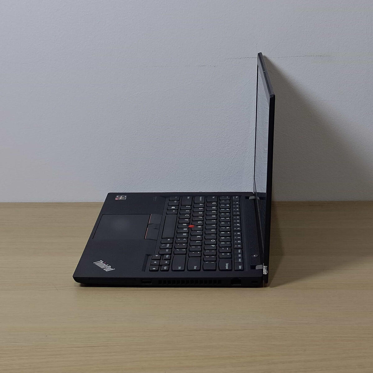 Lenovo Thinkpad T14 Samping Kiri Butik Laptop
